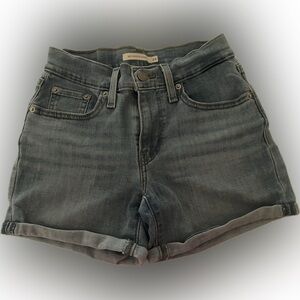 Medium Wash Levi’s Jean shorts size 24